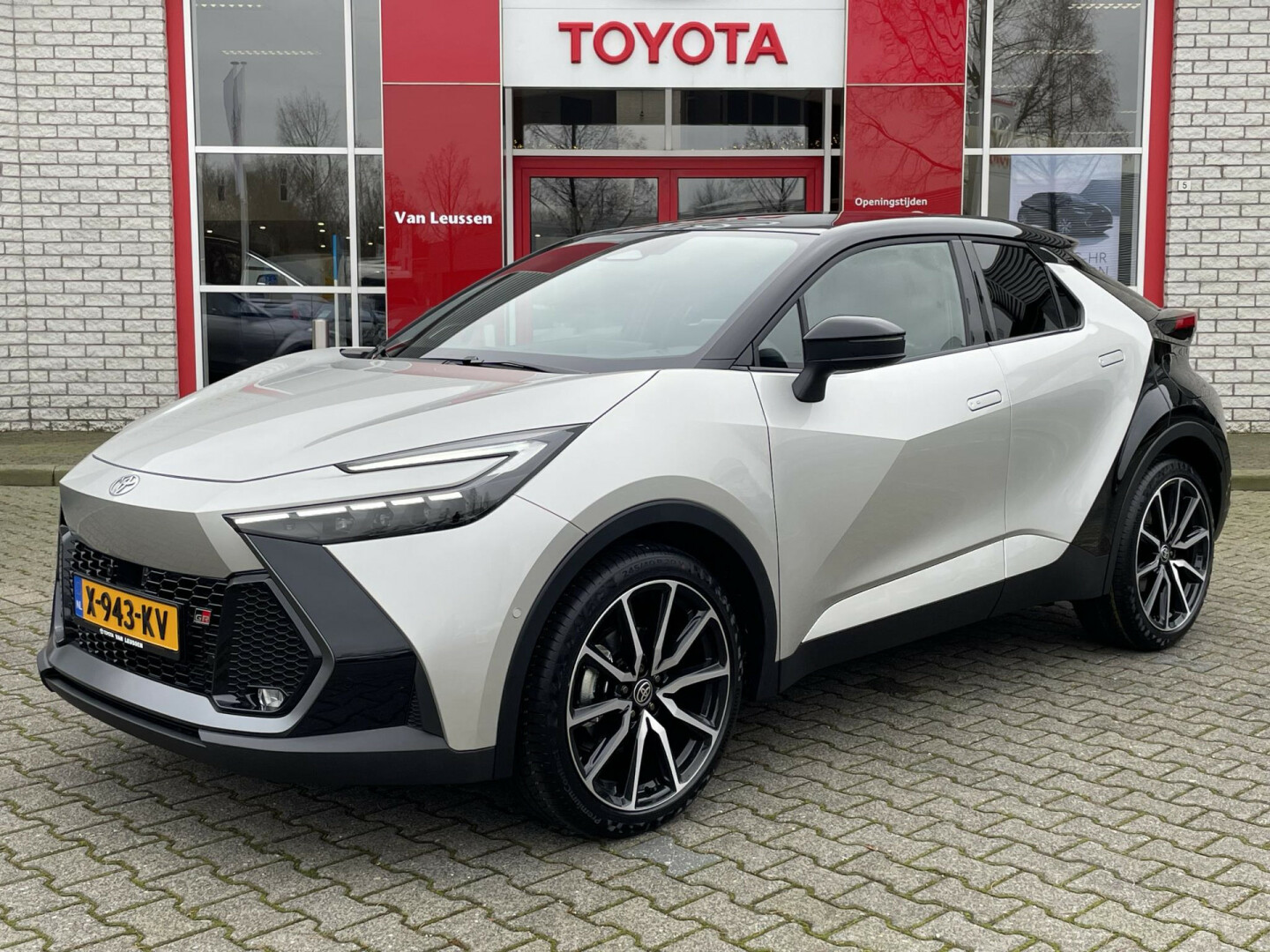 Toyota-C-HR-0