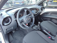 Toyota-Aygo X-3