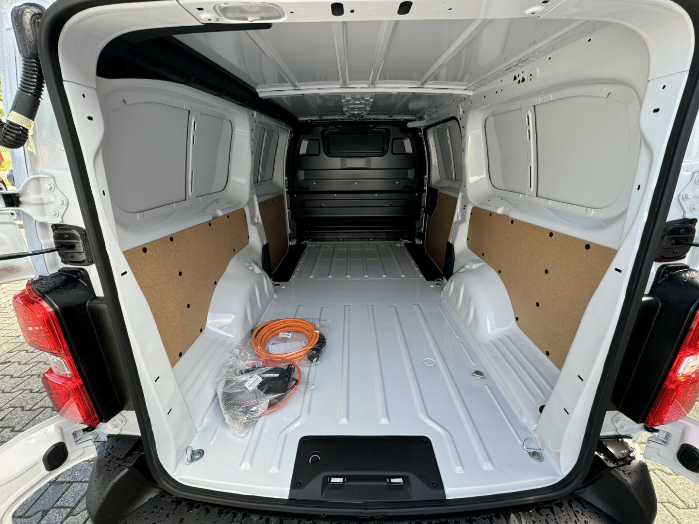 Toyota-ProAce Long Worker-10