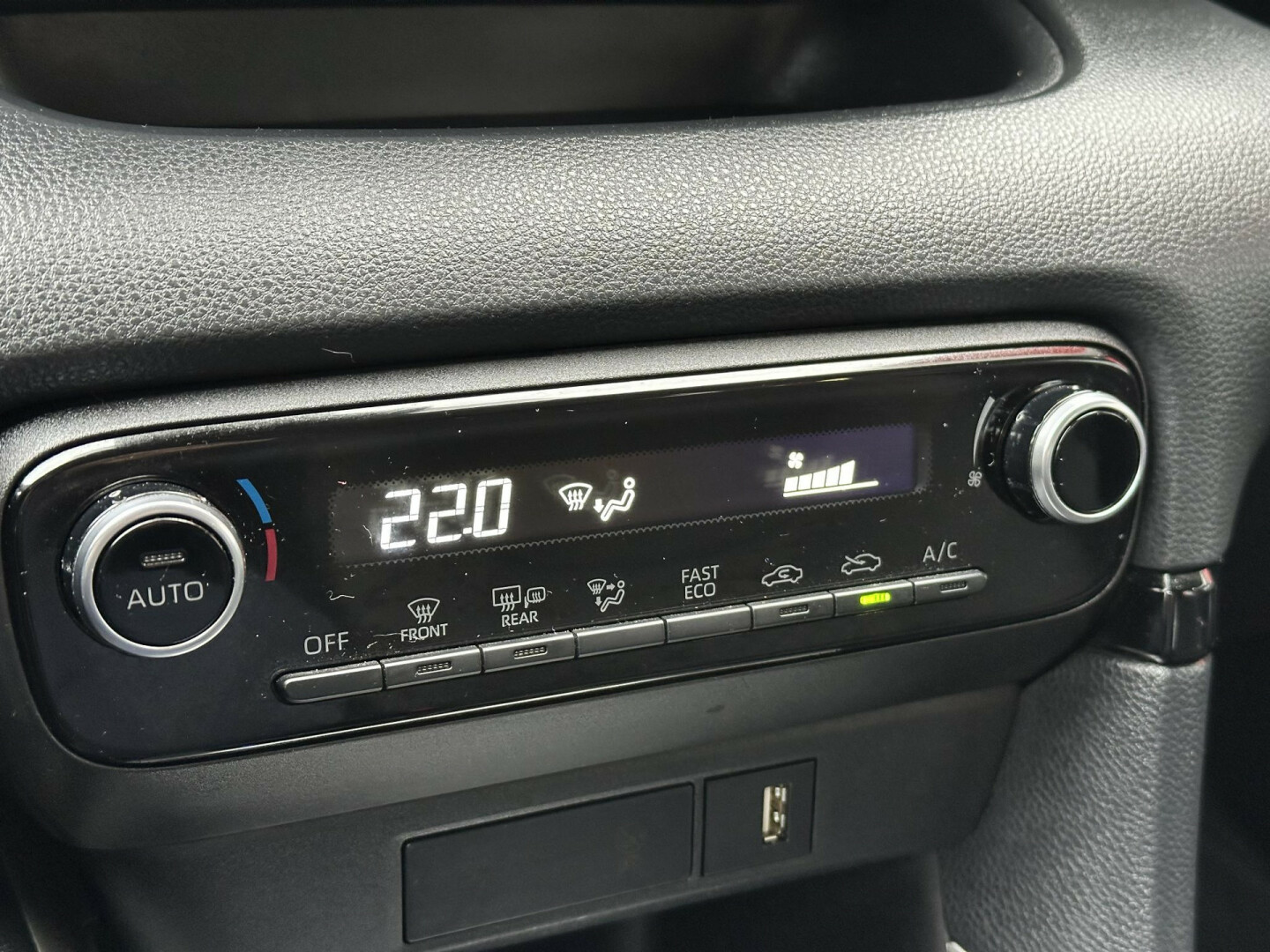 Toyota-Yaris-10