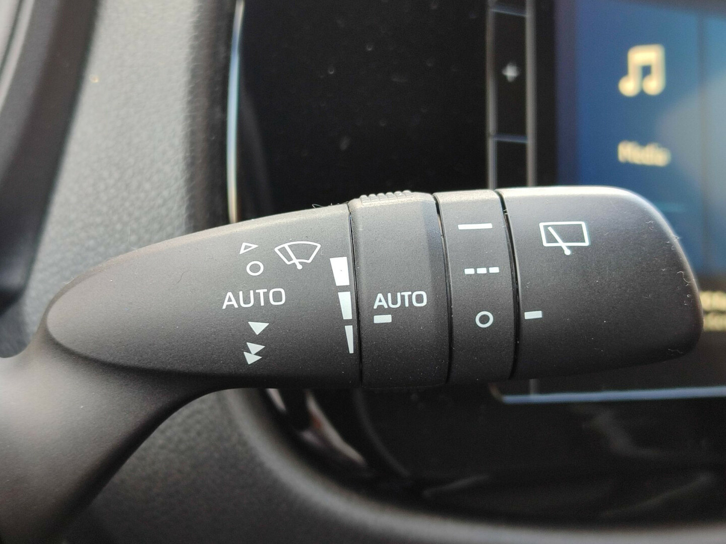 Toyota-Aygo X-13
